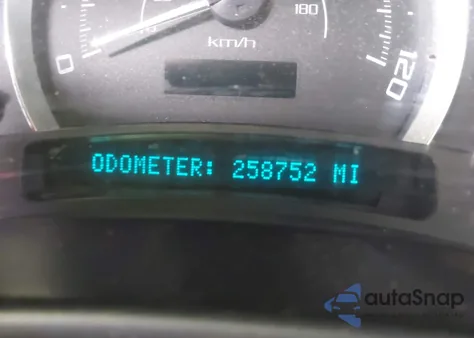 2005 Cadillac Escalade Standard z USA, uszkodzony, nr VIN 1GYEK63N65R107805